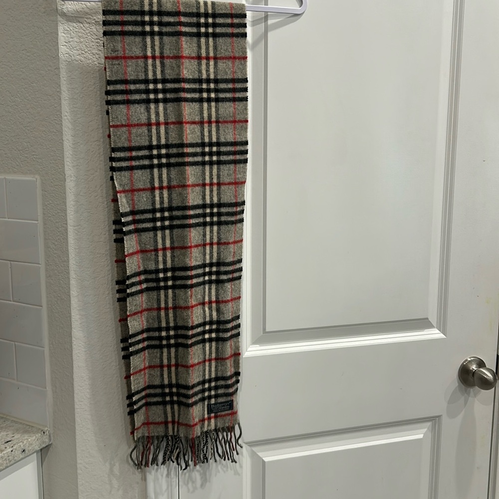 100% Authentic Burberry London Lambwool